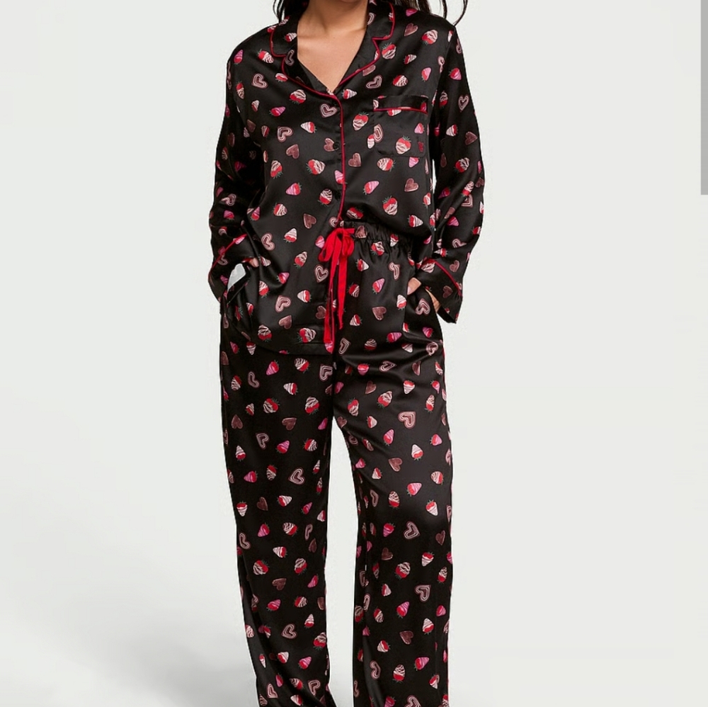 VS Glazed Satin Long Pajama Set Black, Chocolate Covered Strawberries Size MLong